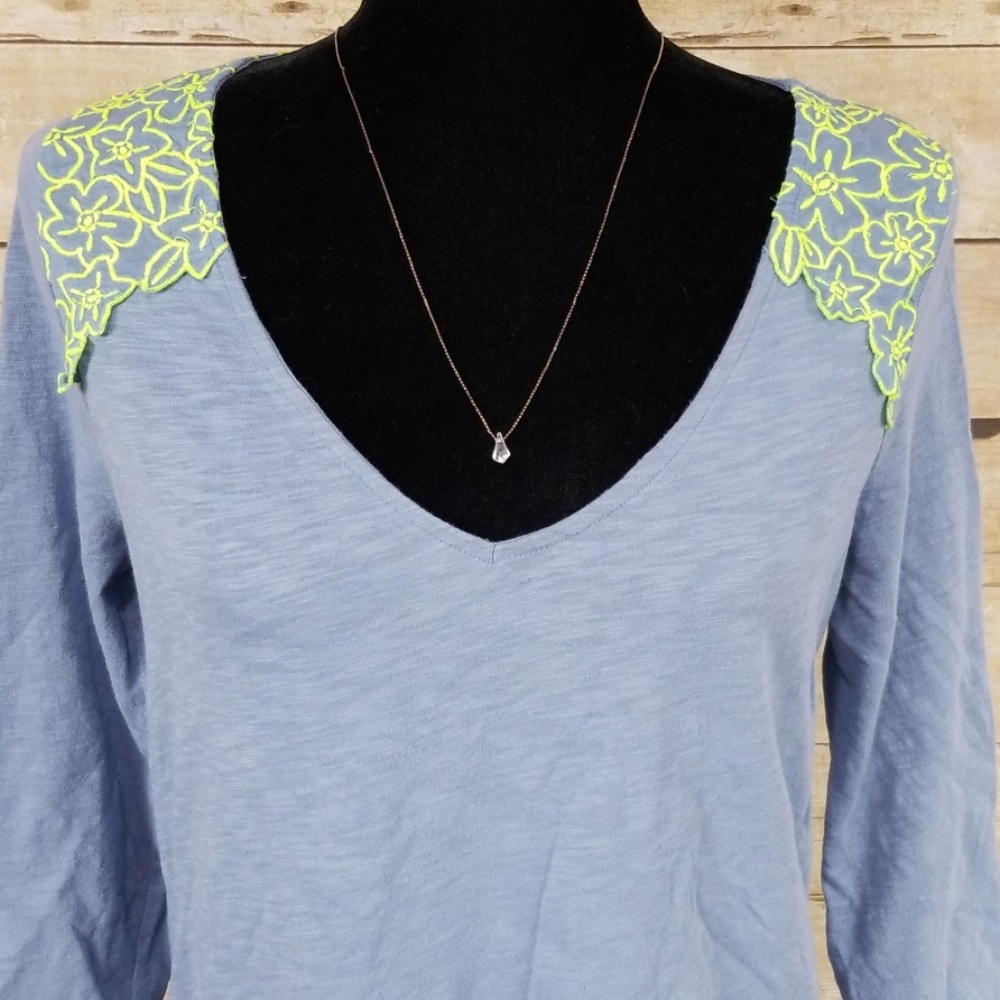 American Eagle Floral Embroidered Cut Out Top - Picture 3 of 8